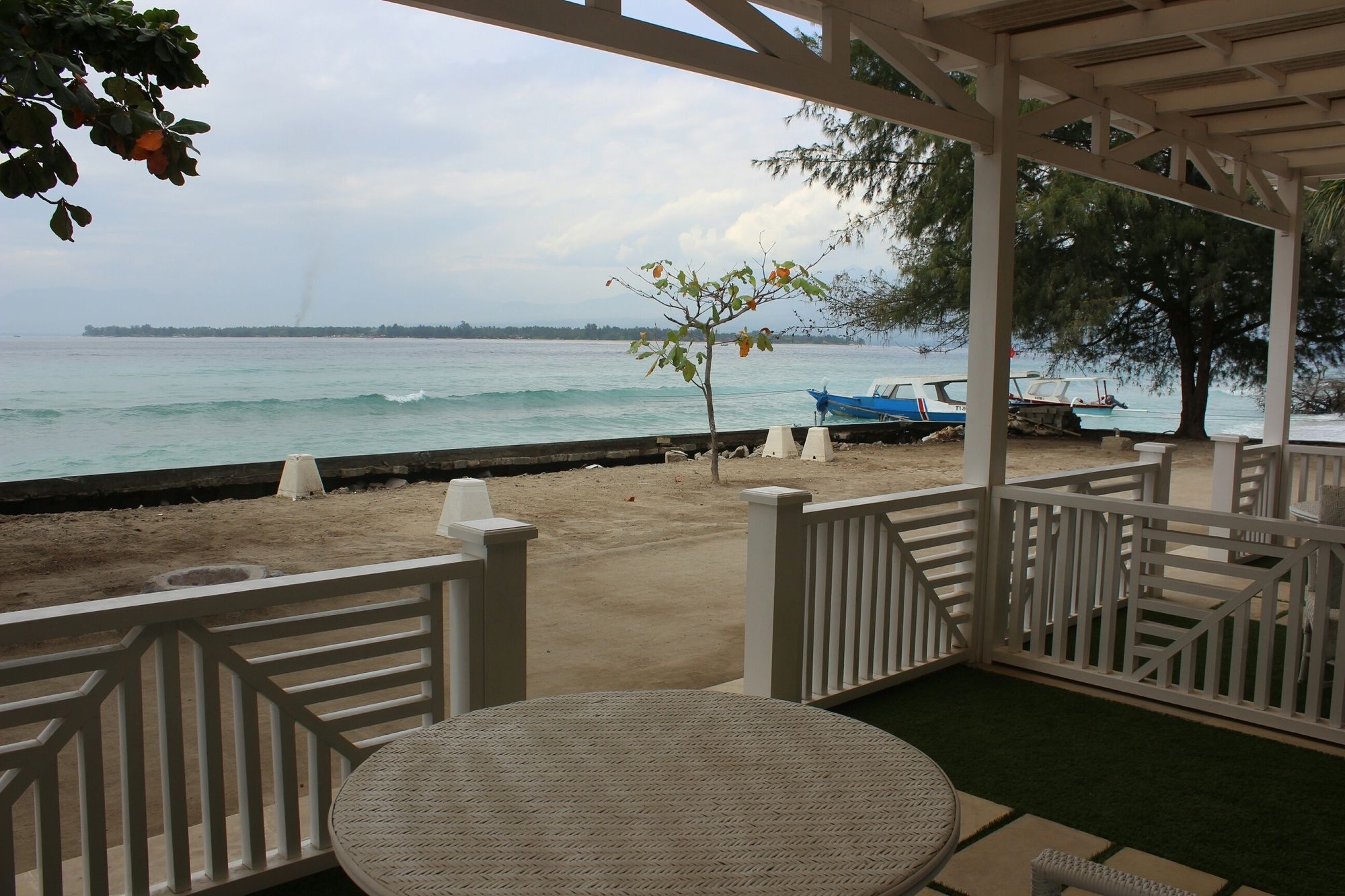 Gili Meno Mojo Beach Resort Exterior photo